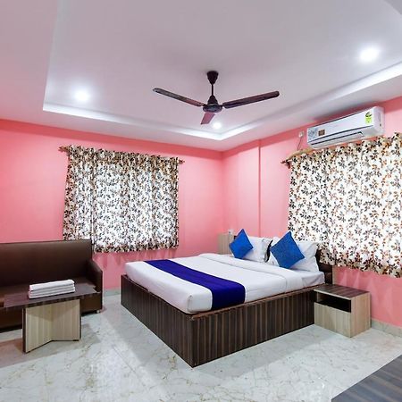 Hotel Blue Abedin Calcutta Exteriör bild