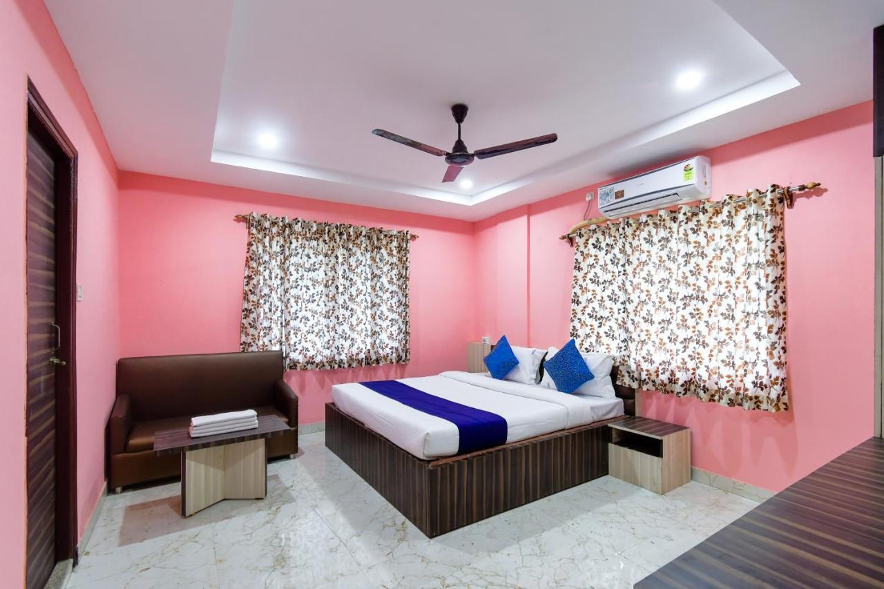 Hotel Blue Abedin Calcutta Exteriör bild