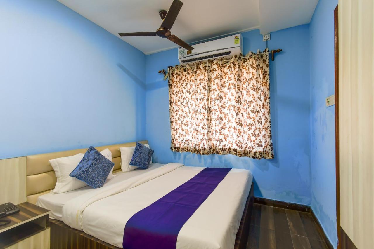 Hotel Blue Abedin Calcutta Exteriör bild