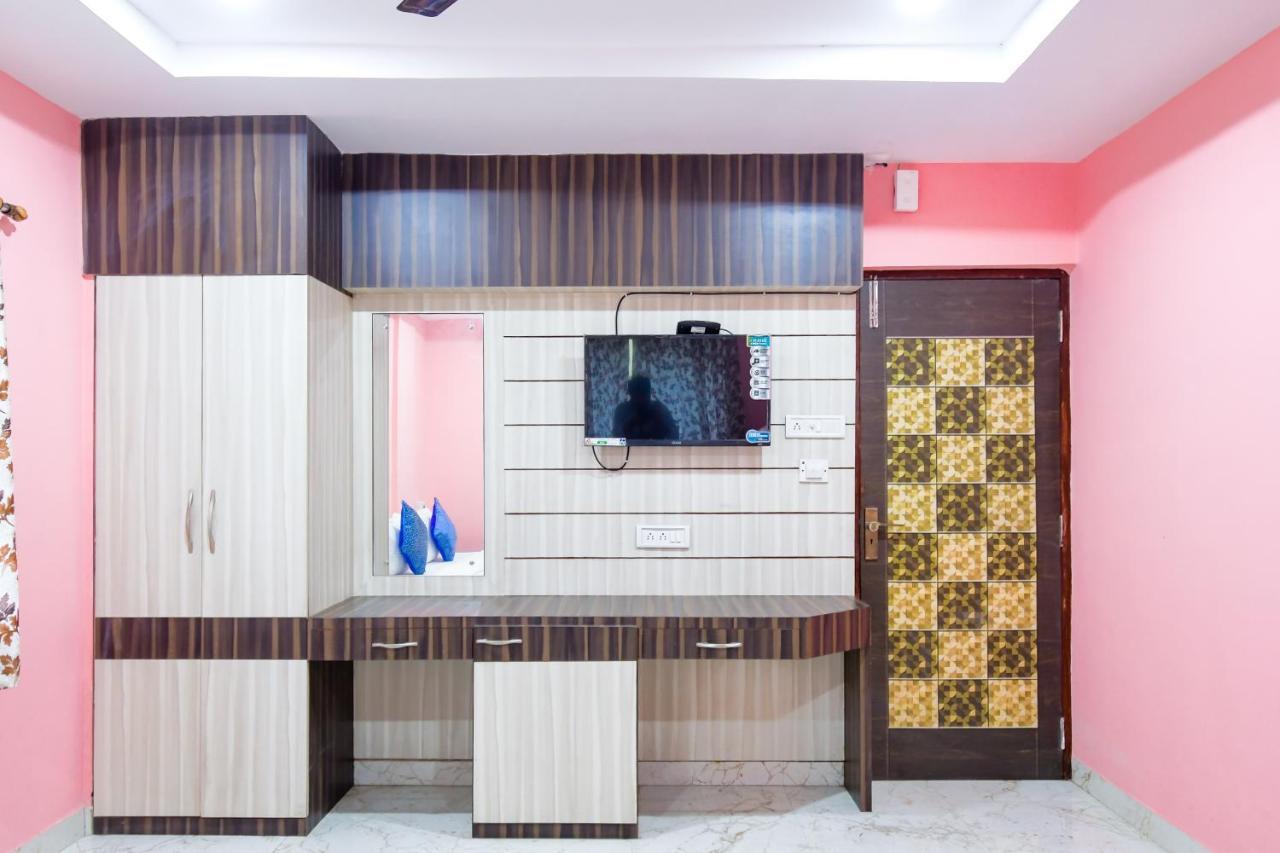 Hotel Blue Abedin Calcutta Exteriör bild