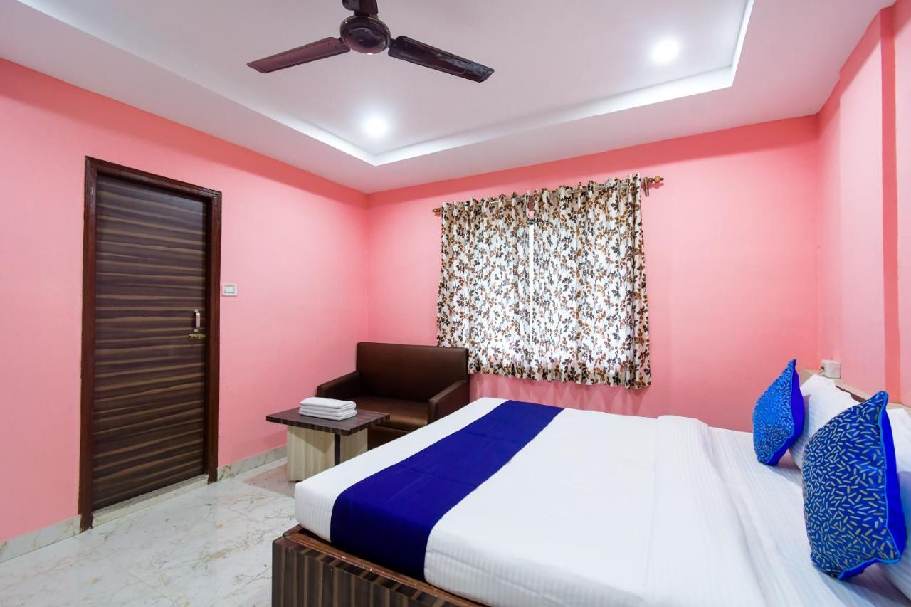 Hotel Blue Abedin Calcutta Exteriör bild