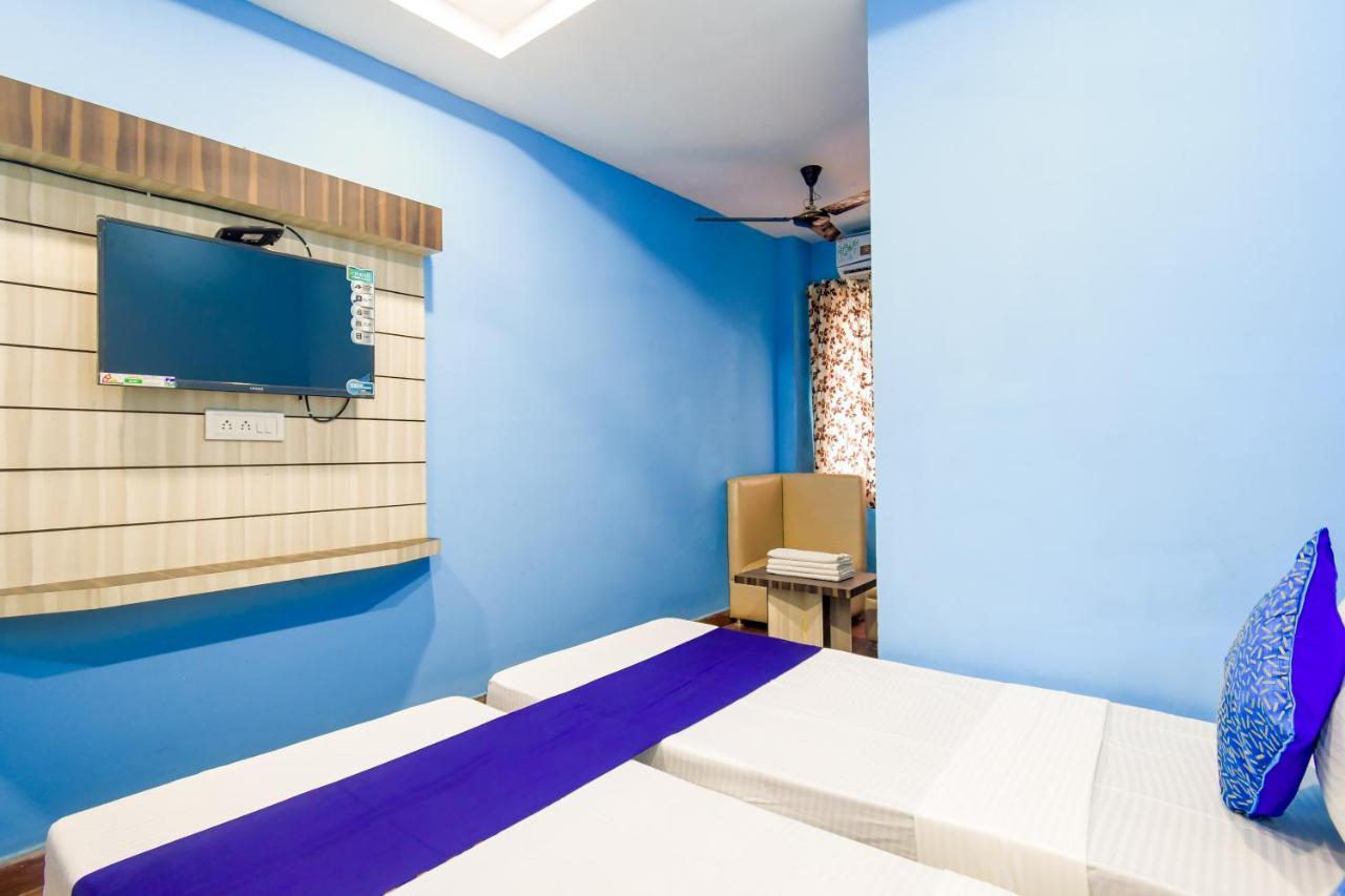 Hotel Blue Abedin Calcutta Exteriör bild