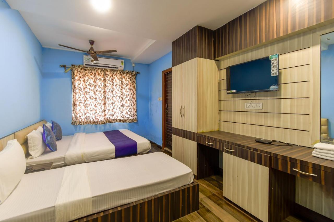 Hotel Blue Abedin Calcutta Exteriör bild