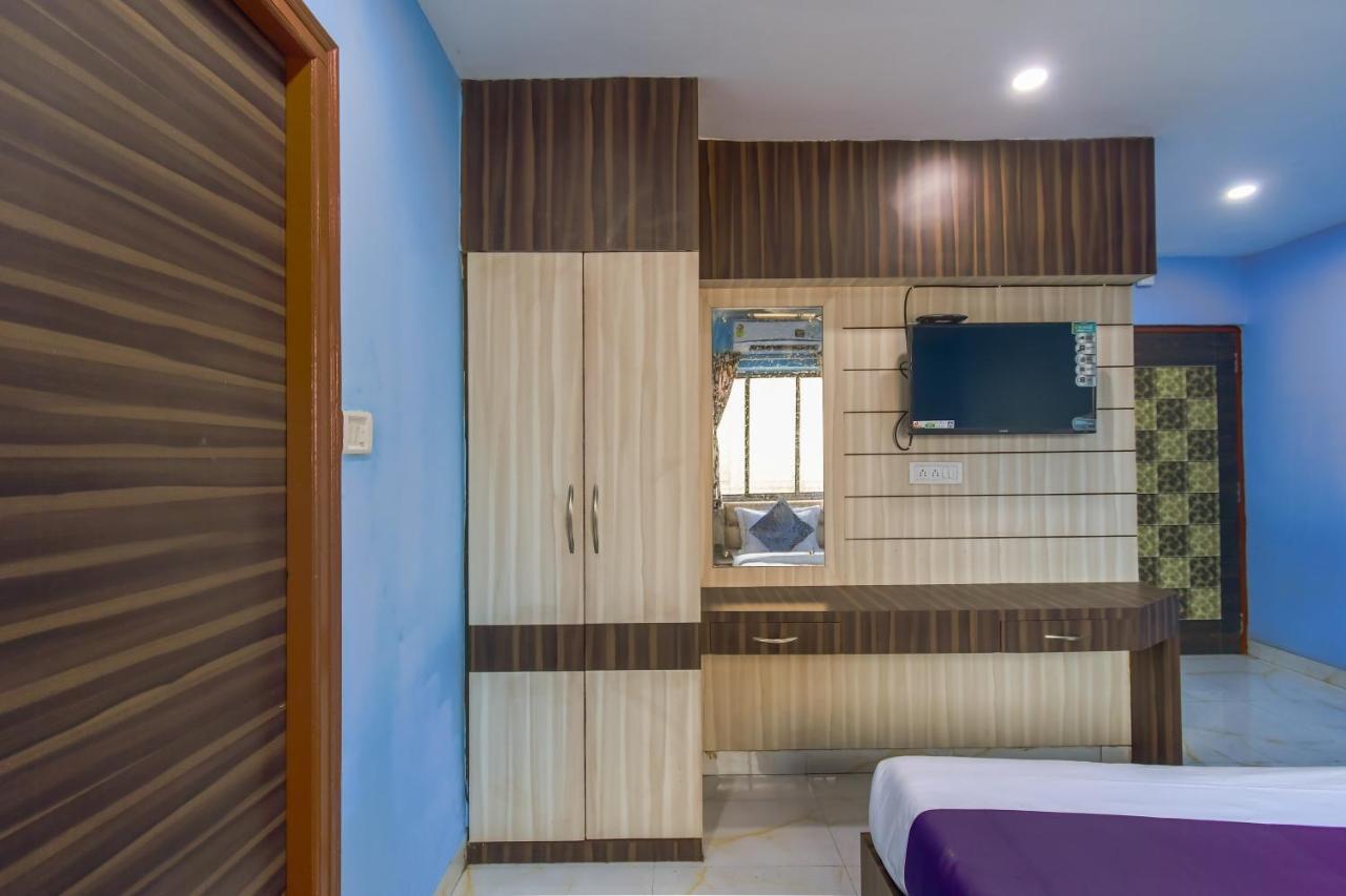 Hotel Blue Abedin Calcutta Exteriör bild