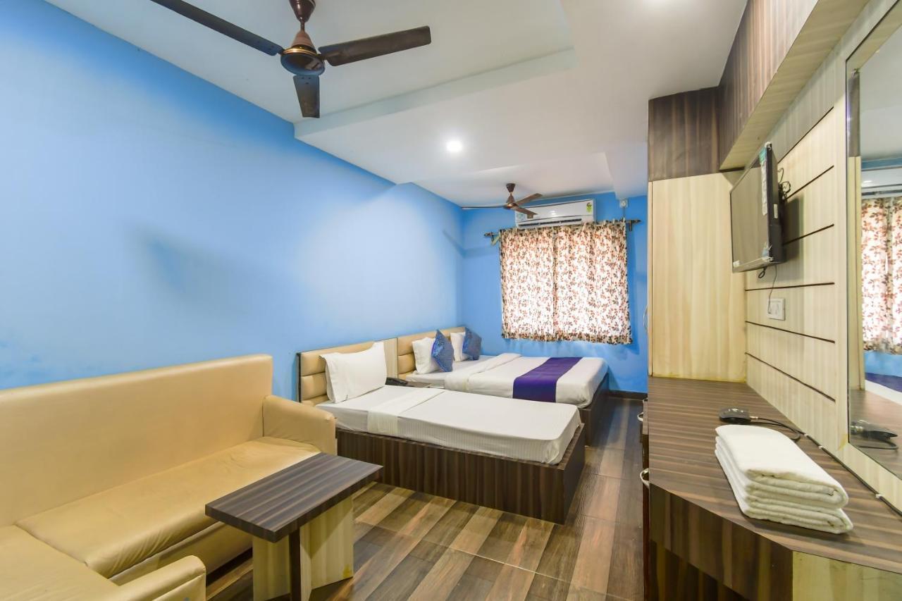 Hotel Blue Abedin Calcutta Exteriör bild