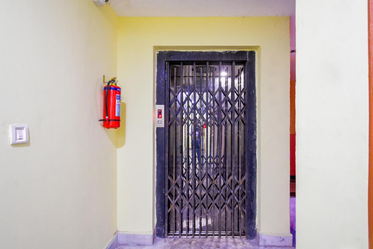 Hotel Blue Abedin Calcutta Exteriör bild